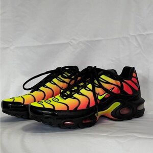BN 2018 Nike Wmns Air Max Plus 'Volt'